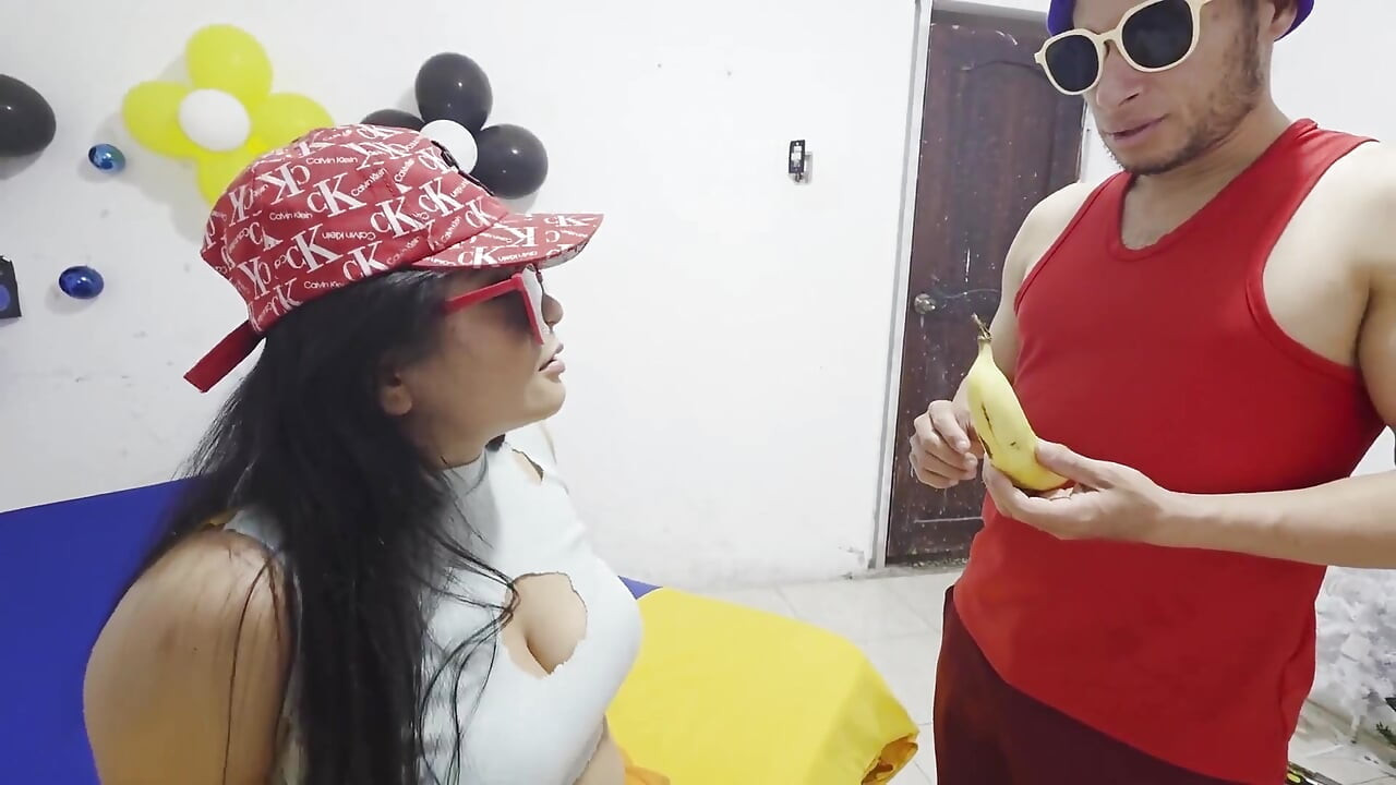 El Mejor Descubrimiento Del Coleccionista De Chatarra: Comerciar Metal Por Un Enorme Plátano