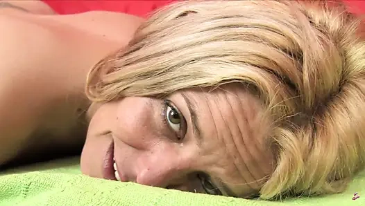 Dövmeli adamlar kız arkadaşlarıyla seks yapıyor.