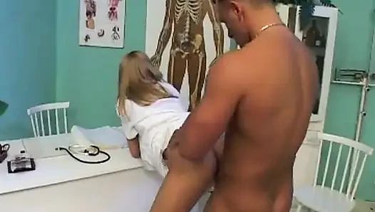 Hemşire doktor tarafından sikiliyor!
