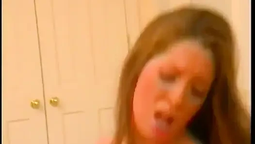 Tante semok dengan lingerie ungu lagi asik ngentot kontol besar sampai berdenyut