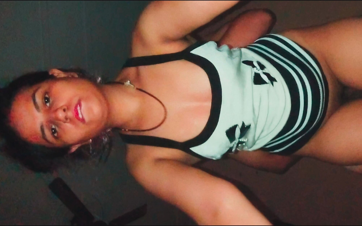 18-godišnja tinejdžerka jebana brzo i žestoko otpozadi od strane čovjeka s velikim kurcem