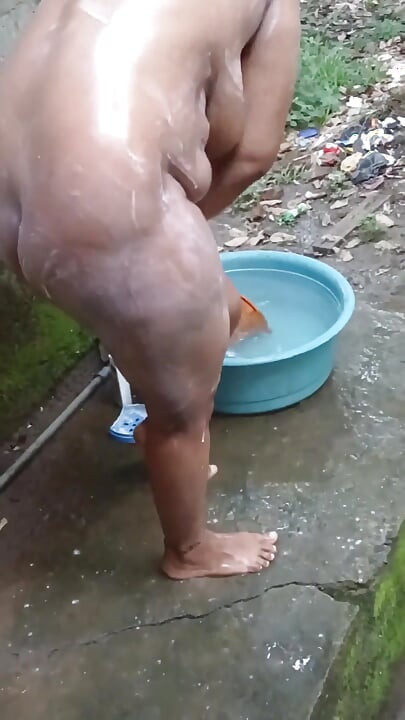 Sri Lanka House Wife Bathing Video