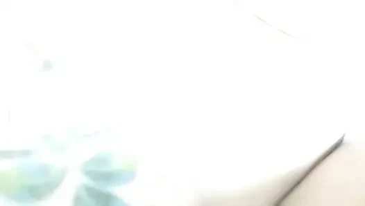 Bengkak dan manis dan lebar