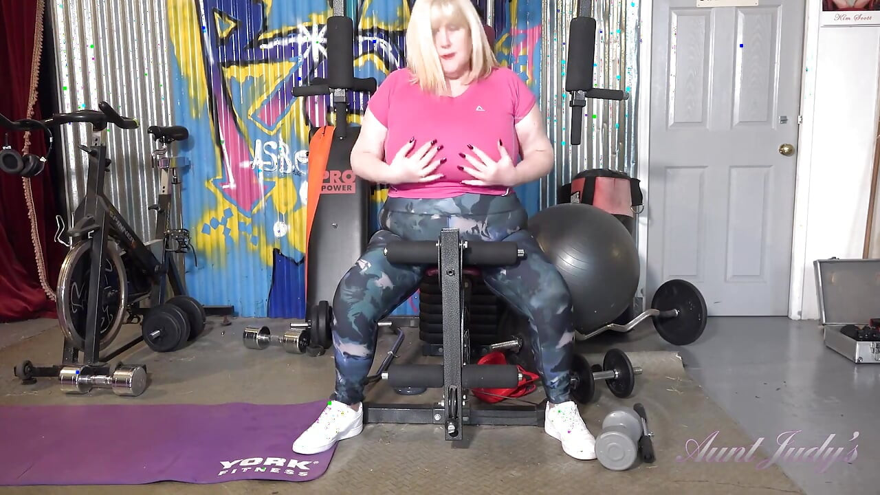 Auntjudys - Hairy Mature BBW Catherine Can Masturbates at the Gym