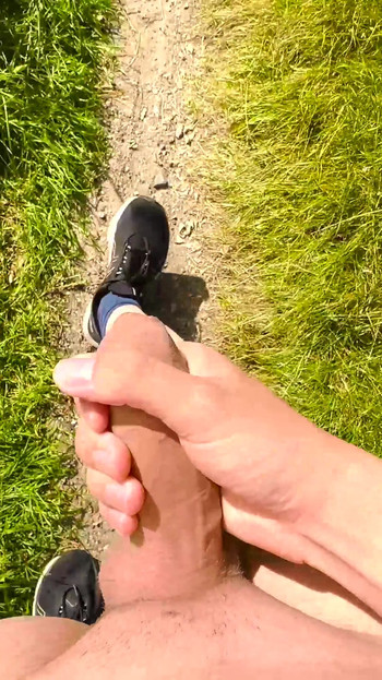 Nezaboravan trenutak iz filma "Tinejdžer 18+ uzima golu pauzu na odmorištu"