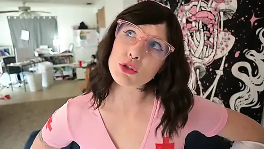 Ibu tiri yang bodoh ini menghibur anaknya sendiri