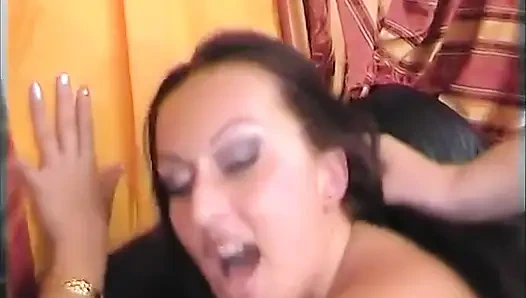 Eva, zum ersten mal sodomisiert vor einer kamera, endet mit sperma im mund