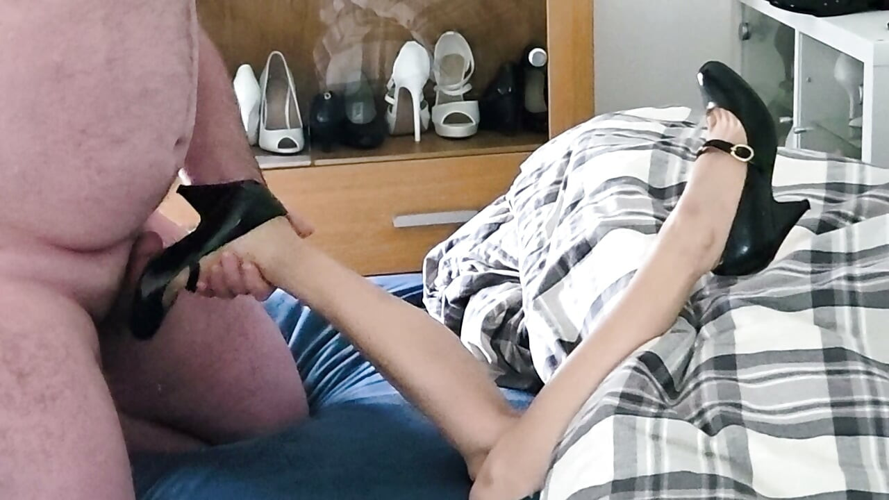 Two legs sticking out from under a blanket in those black patent heels in 36
