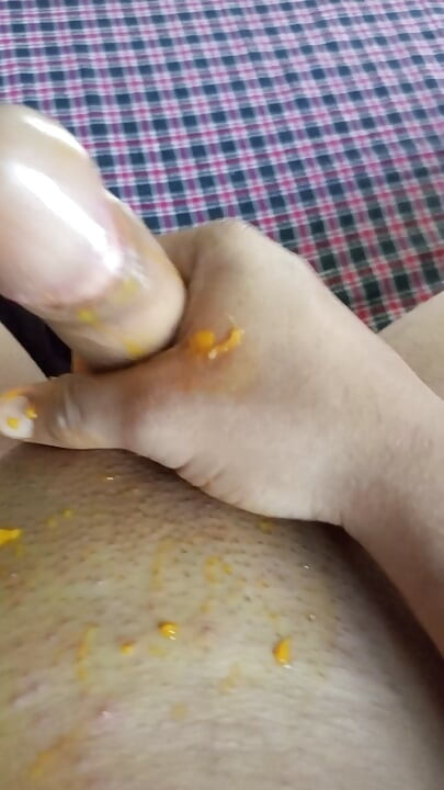Mango 🥭 ka juice nikal kr apne land ka massage Kiya