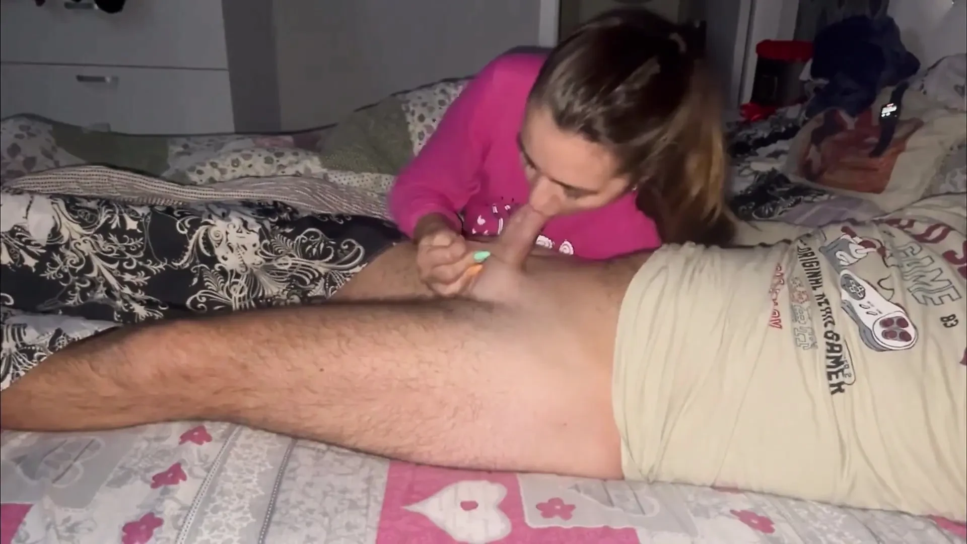和我热辣的妻子的晨间口交和深喉