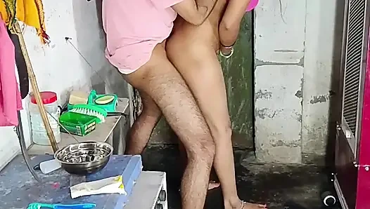 Трах киски задницей, член, сосание киски, сосание груди, сосание молока из груди и сидение на члене раком и лежа прямо на хинди аудио