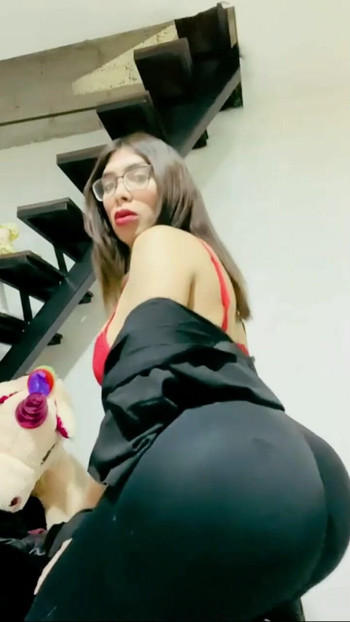 Epic moment from "LOOK HOW I SHOW MY ASS AND YOU WILL LOVE MY RED THONG LOVE"