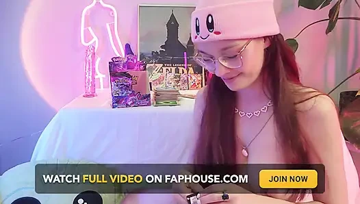 Göğüsler ve oyun kartı üstsüz çekiyor