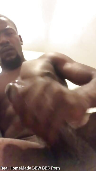 Camvu の下で私の BBC 大量射精をオナニー