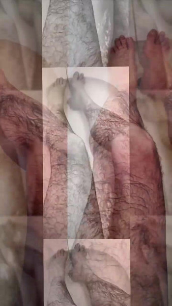 お風呂の中の脚