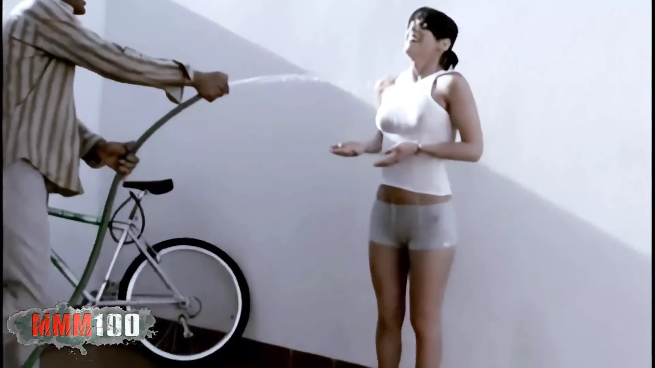 Chili: Young Latina Playing