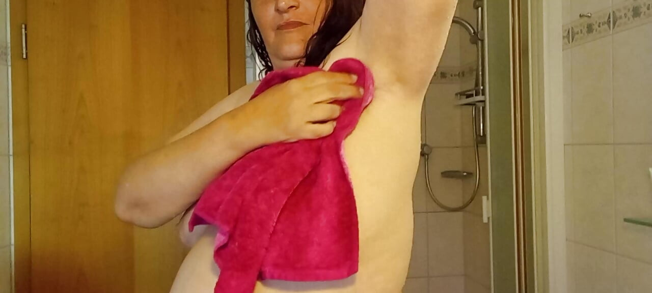 Armpit secrets after the bath... are you curious?