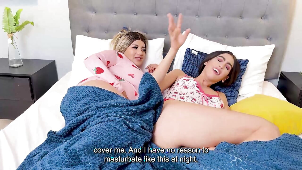 Prietena mea se excită în patul meu și ajungem să facem sex lesbian - Naty Delgado și Alicia Trece