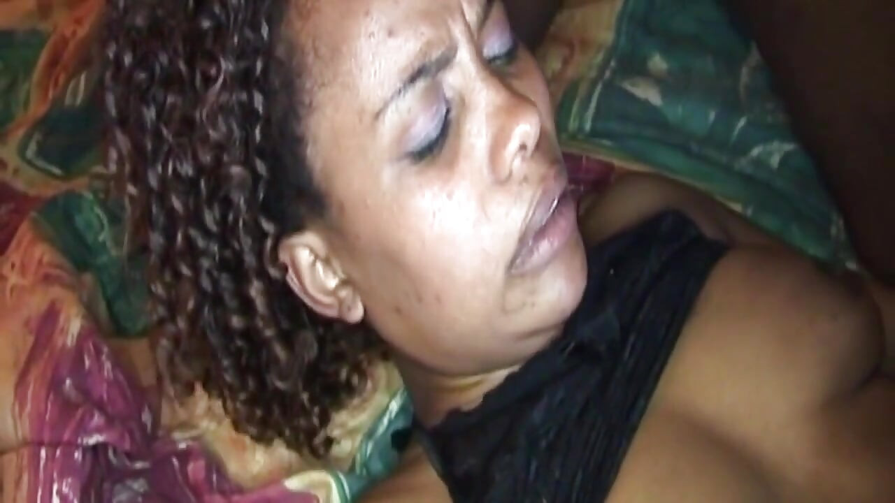 Mature Stud Devours Ebony Beauty's Dripping Pussy