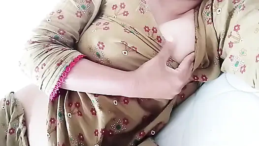 Istri cantik pamer toket dan dia butuh kontol panjang