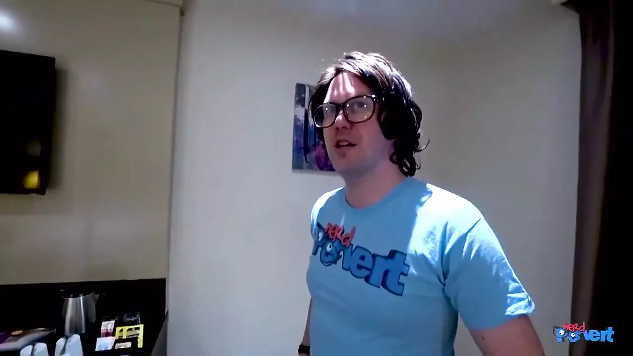 Eve King - 新鲜素人需要一些书呆子的鸡巴