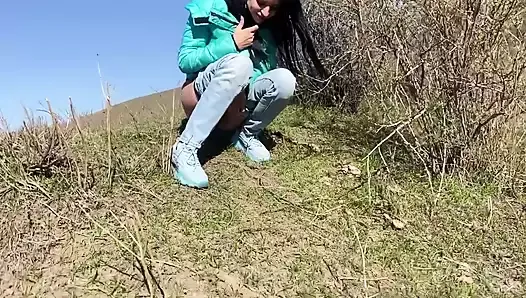 Crazy Pissing Girls: Outdoors and Floor