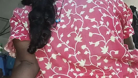 Aku suka ngewe telanjang, payudaranya cantik banget dan bulat sempurna.