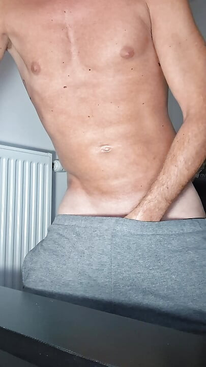 Tôi mặc quần chạy bộ và võ sĩ của tôi