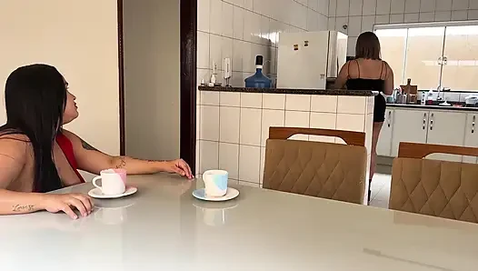 Latin tombul iri güzel kadın lezbiyen kız arkadaşlar seks yapıyor