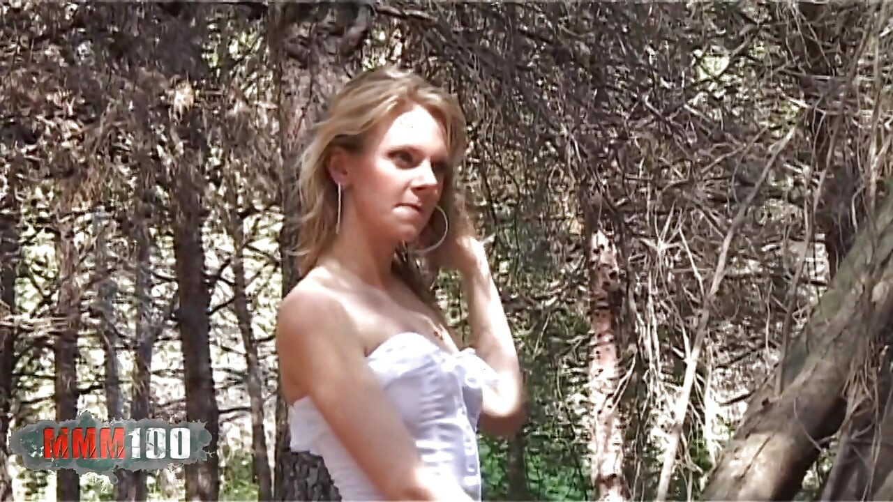 Lea-Cisley: blonda franceză Lea Cisley Poze nud pentru fotografiere în pădure