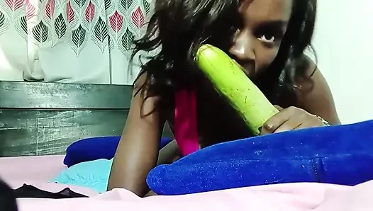Alexa lagi asik nyepong kontol dan nyepong kontol raksasa pria kulit hitam