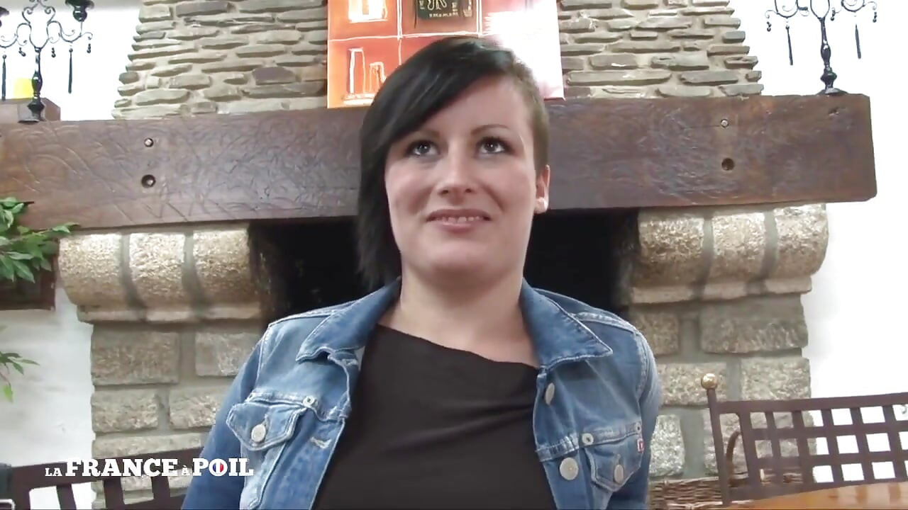 Casting mlade brinete zaljubljene u duboko grlo i spermu u usta