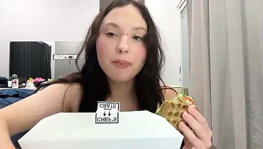 Yayında göğüslerimi gösteriyorum