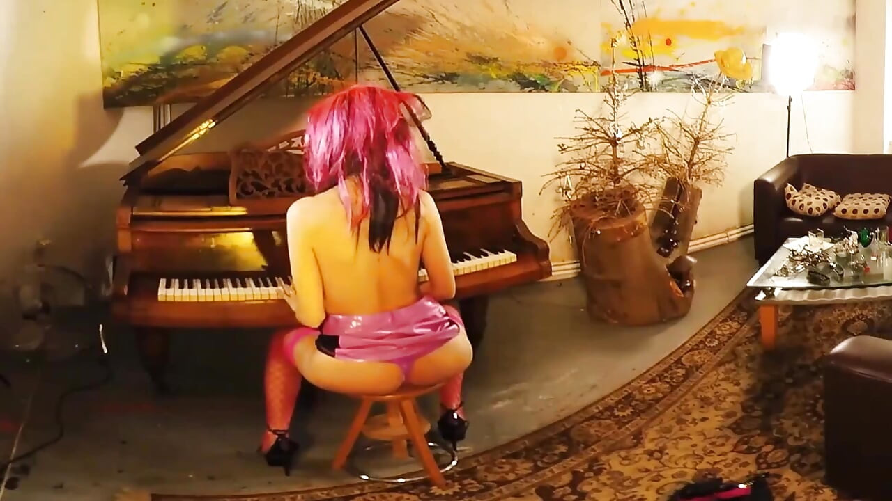 My college girlfriend big tits Flo visits my art studio went totally wrong