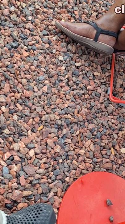 Thick Ebony Thighs N BBW Mature Feet with Plump Juicy Yellow Toes