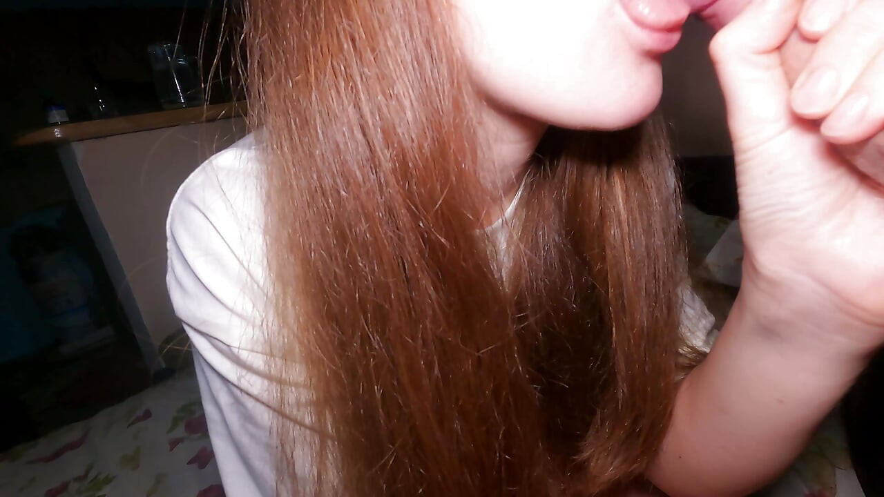 Üvey kız kardeş, minik göğüslerine boşalmayı seviyorum!