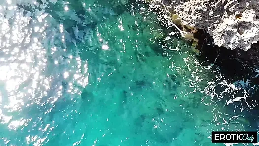 Спонтанный секс, голодная на дороге, милф отдаёт всё