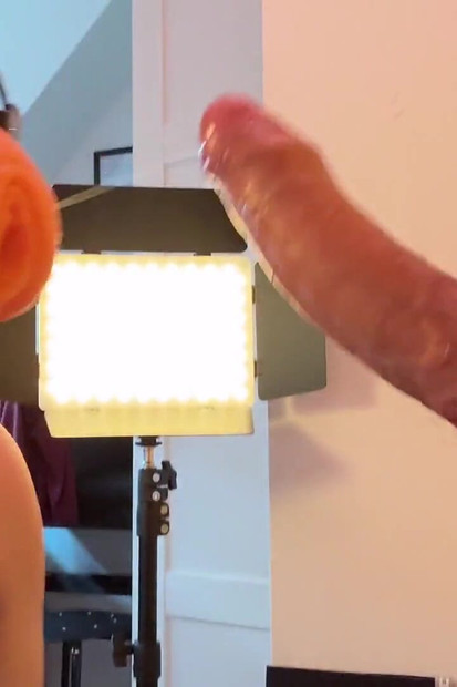 Izazov svršavanja - Strejt tip skače iz teretane i jebe se duboko u gloryholeu