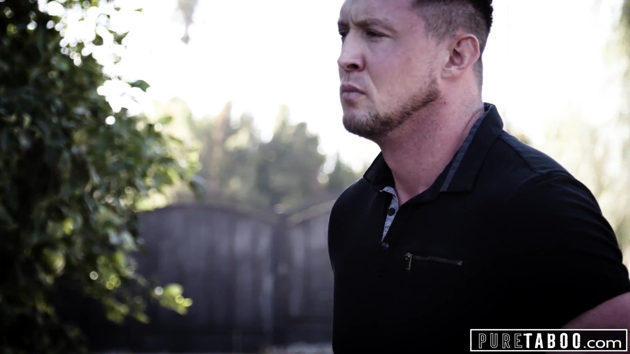 純粋なタブー、セクシートランスガールが悲しみの男をやる