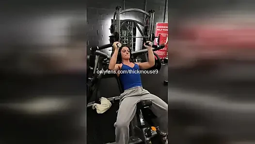18yo Gym Girl Squirts on Insta Live