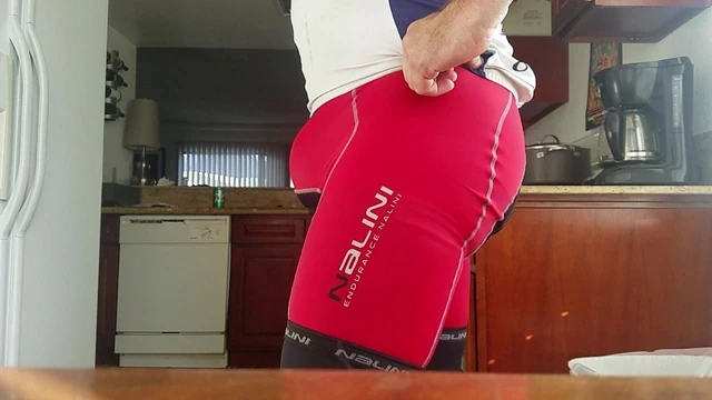 bull ball bulge spandex guy mamil spandex huge