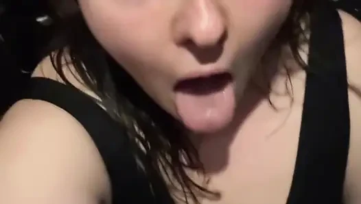 pawg masturbation im öffentlichen badezimmer