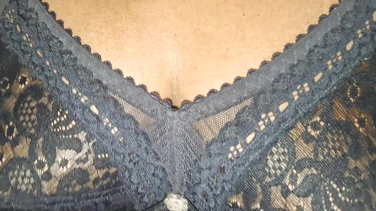 Šokirana azijska MILF uhvatila muža dok se igra sama