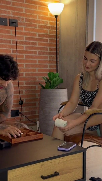 Tarde de Jogos Termina Com Uma Foda Incrível e Inesperada | Clipe 1