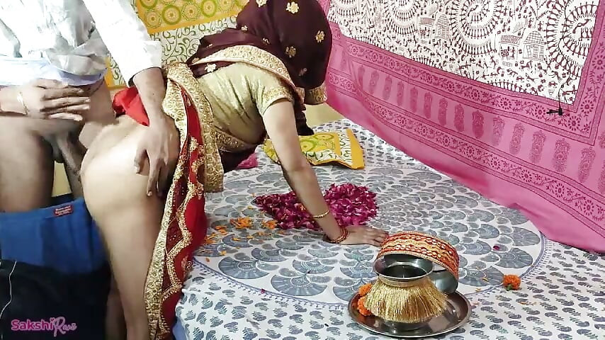 Karvachauth par utha uthake chudayi kari, upwas lund ke pani se khola, Puri raat jamkar pela chut ke pani se bedsheet bhig gaya