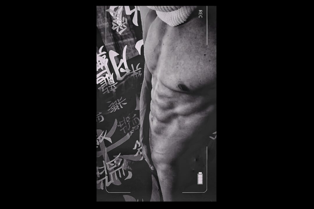 一个Instagram朋友向我要裸照。