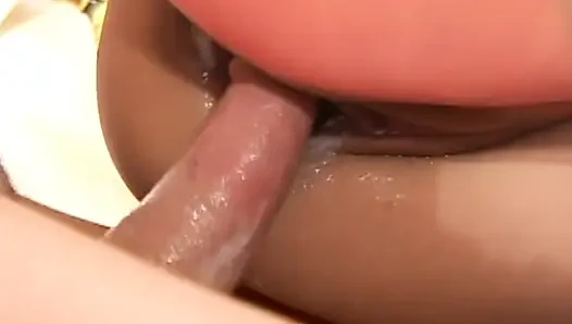 Taylandlı edepsiz melek büyük yarağı seviyor