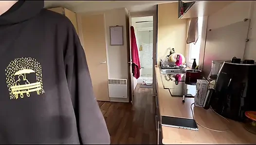 ER RASIERTE MICH, KURZ BEVOR ER MICH Aß