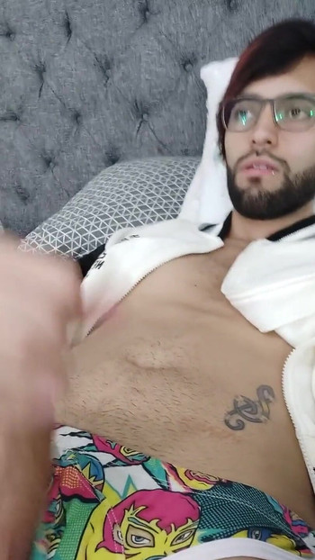 表演后我很饥渴, 我不得不拍摄一部不错的精液