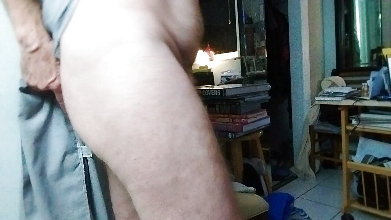 תגמור בשביל החבר שלך עם החלוק